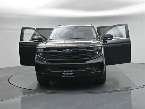 Used 2025 Ford Expedition Active RWD image 34