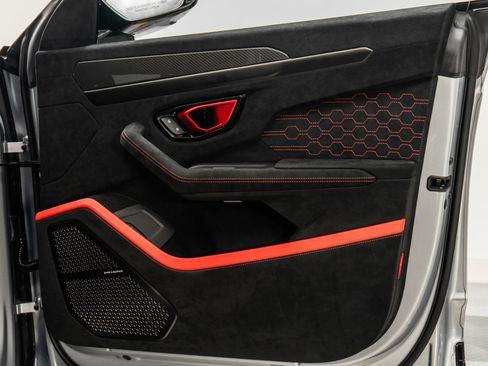 Used 2024 Lamborghini Urus Performante AWD/4WD image 46