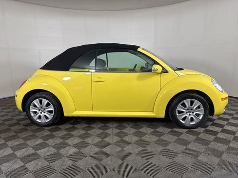 Used 2008 Volkswagen Beetle S FWD image 2