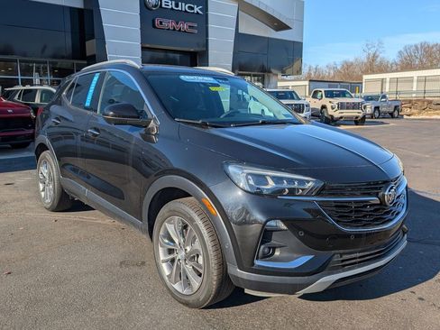 Used 2022 Buick Encore GX Essence w/ Advanced Technology Package AWD/4WD image 3