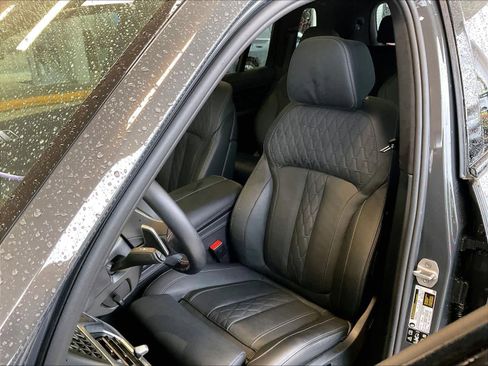 Used 2025 BMW X7 M60i image 28