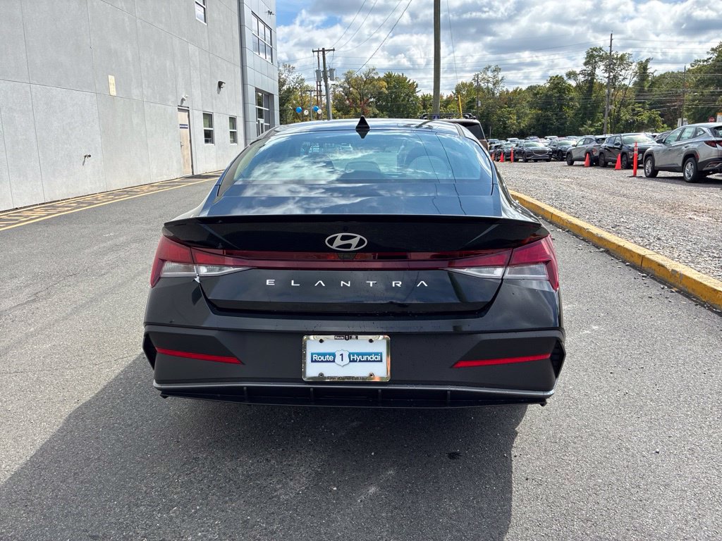 New 2026 Hyundai Elantra SEL Sport FWD image 6