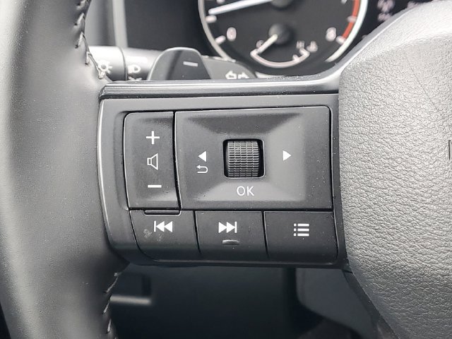 Used 2025 Nissan Rogue SV AWD/4WD image 17