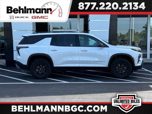 Used 2025 Chevrolet Traverse Z71 w/ Enhanced Driving Package AWD/4WD image 1