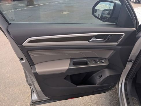 Used 2023 Volkswagen Atlas SE w/ Panoramic Sunroof Package AWD/4WD image 15