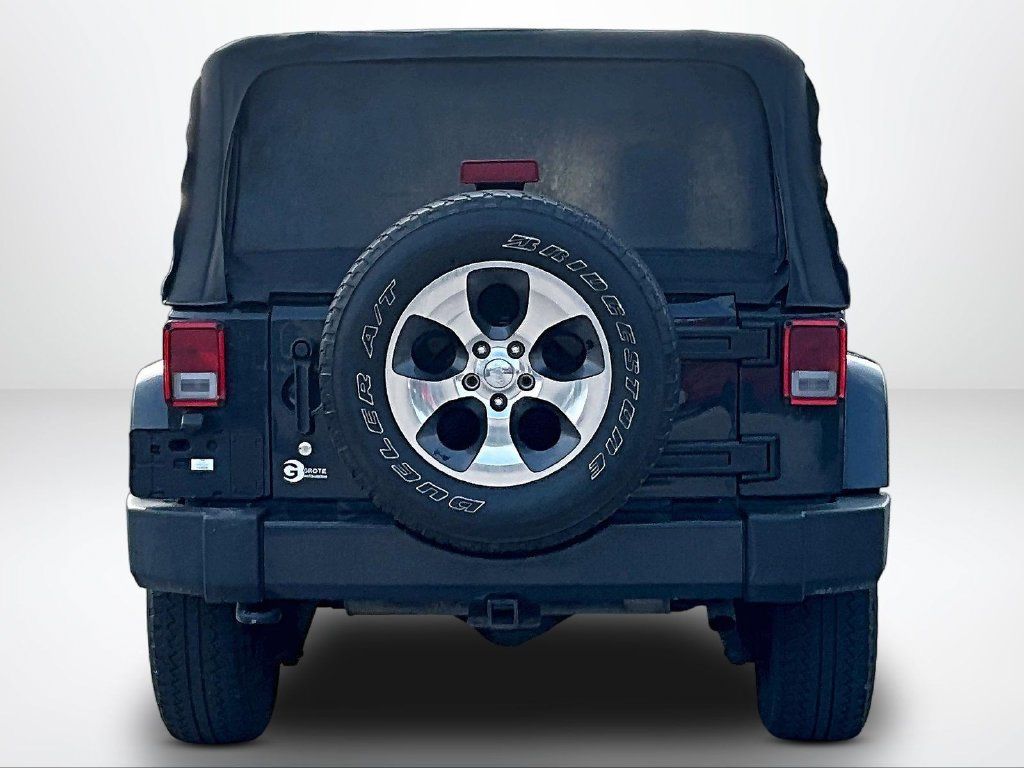 Used 2017 Jeep Wrangler Sahara w/ Connectivity Group AWD/4WD image 5