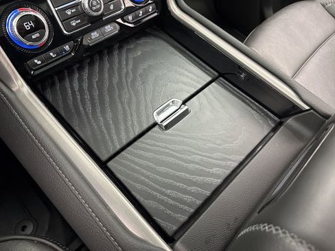 Used 2024 GMC Yukon XL Denali w/ Advanced Technology Package image 34