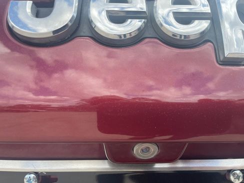 Used 2019 Jeep Cherokee Limited image 7