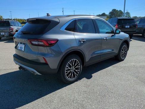 Used 2025 Ford Escape SE w/ PHEV Premium Package FWD image 4