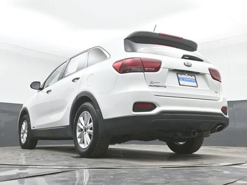 Used 2019 Kia Sorento LX image 43
