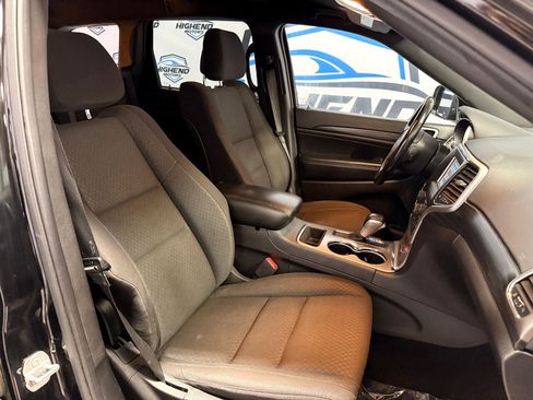 Used 2019 Jeep Grand Cherokee Laredo image 24