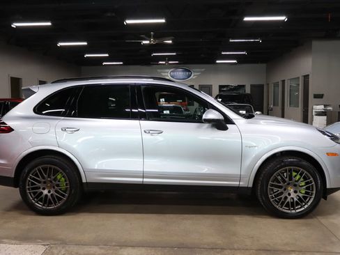 Used 2017 Porsche Cayenne S Platinum image 6