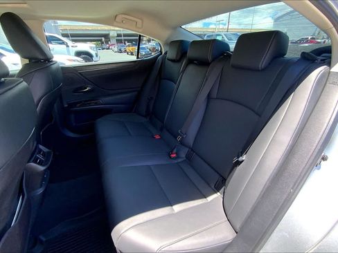 Used 2023 Lexus ES 300h w/ Premium Package FWD image 29