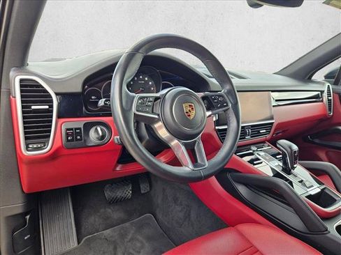 Used 2021 Porsche Cayenne image 10