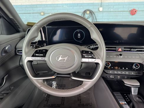 Used 2025 Hyundai Elantra SEL image 27