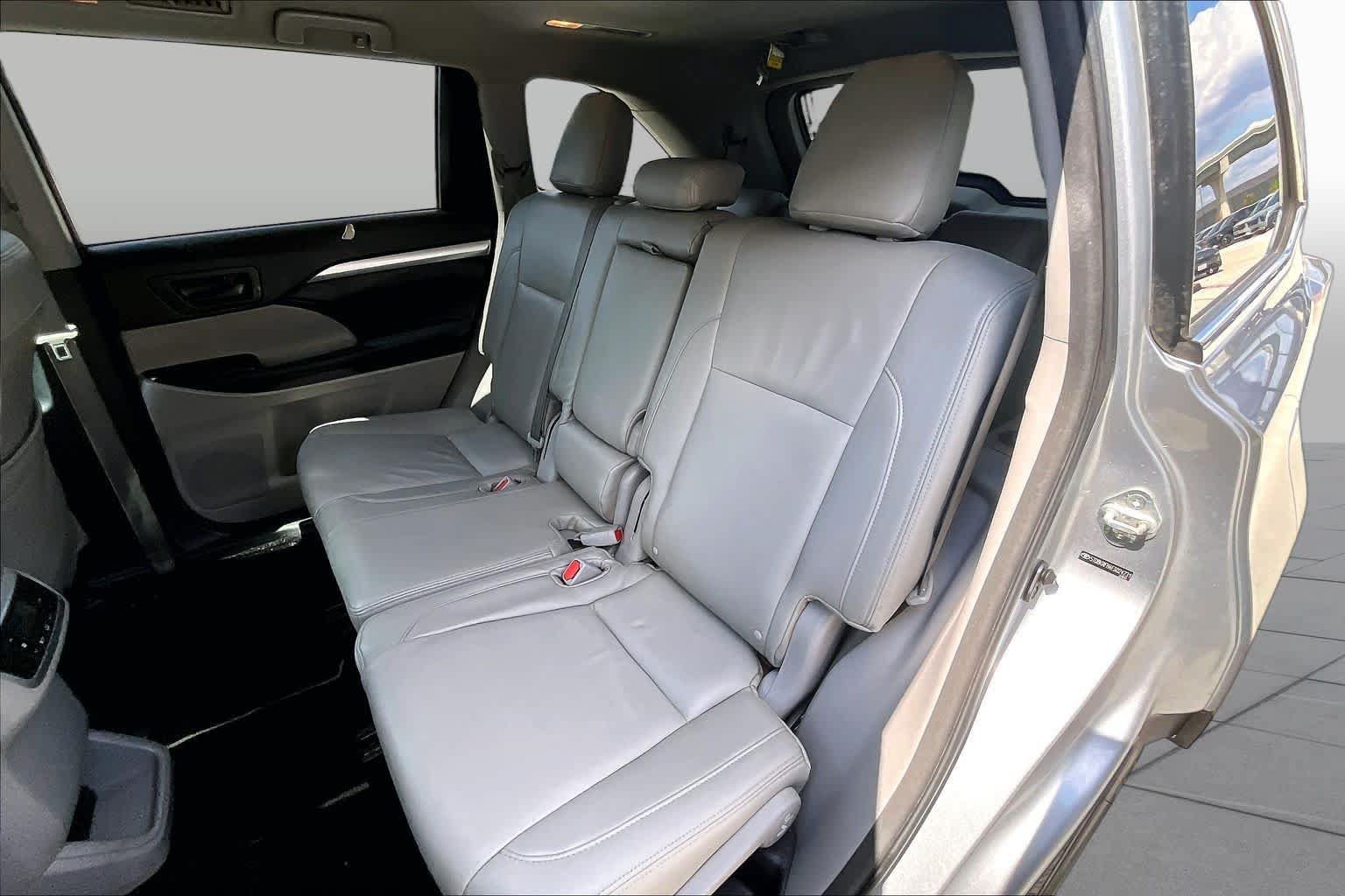 Used 2014 Toyota Highlander Plus AWD/4WD image 18