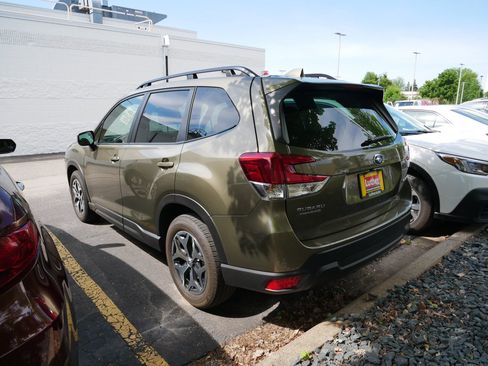 Used 2023 Subaru Forester Premium AWD/4WD image 4