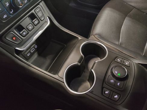 Used 2018 GMC Terrain SLT w/ Infotainment Package II image 26