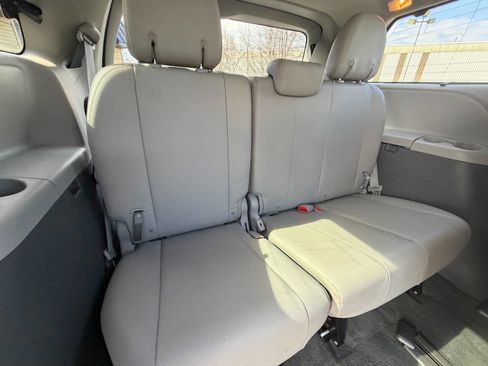 Used 2016 Toyota Sienna XLE image 36