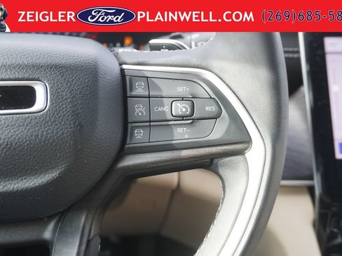 Used 2024 Jeep Grand Cherokee Limited AWD/4WD image 28