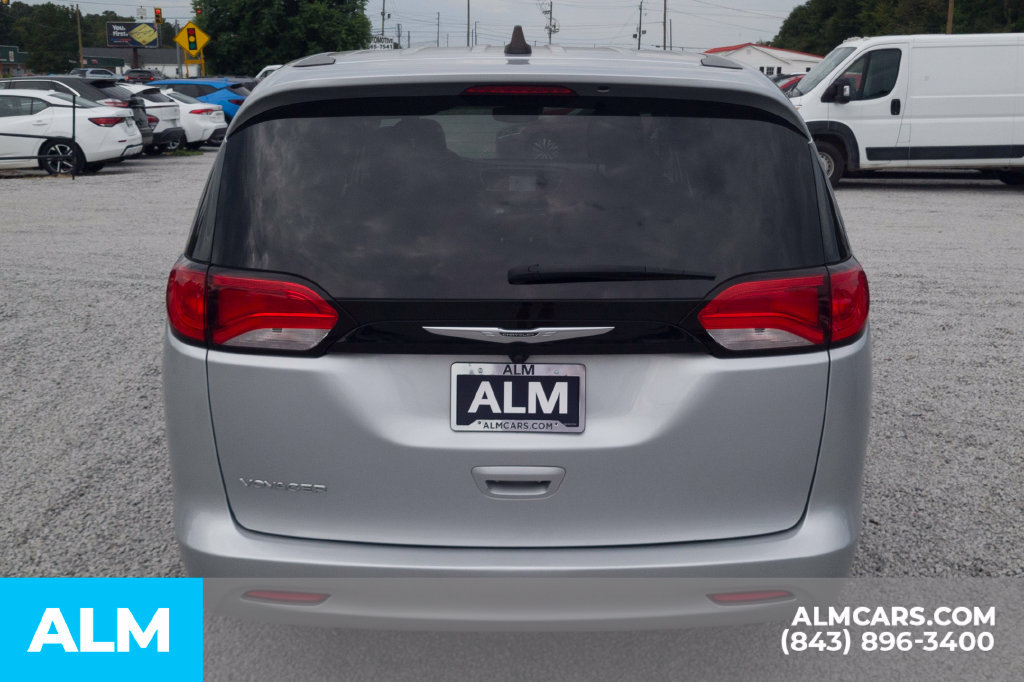 Used 2023 Chrysler Voyager LX FWD image 6