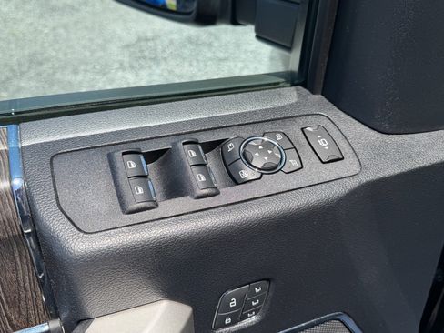 Used 2020 Ford F250 Lariat w/ Lariat Ultimate Package AWD/4WD image 25