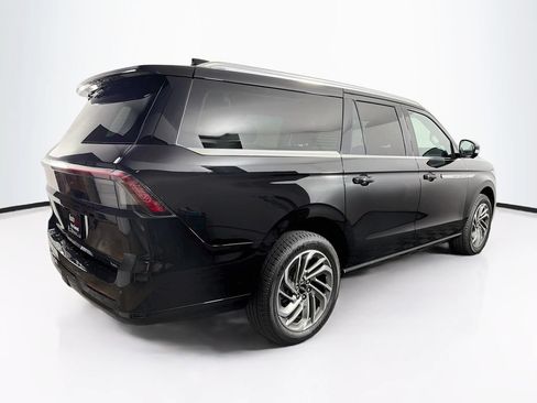 Used 2026 Lincoln Navigator L Reserve AWD/4WD image 7