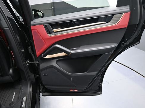 Used 2025 Porsche Cayenne S image 26