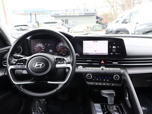 Used 2024 Hyundai Elantra Limited image 17