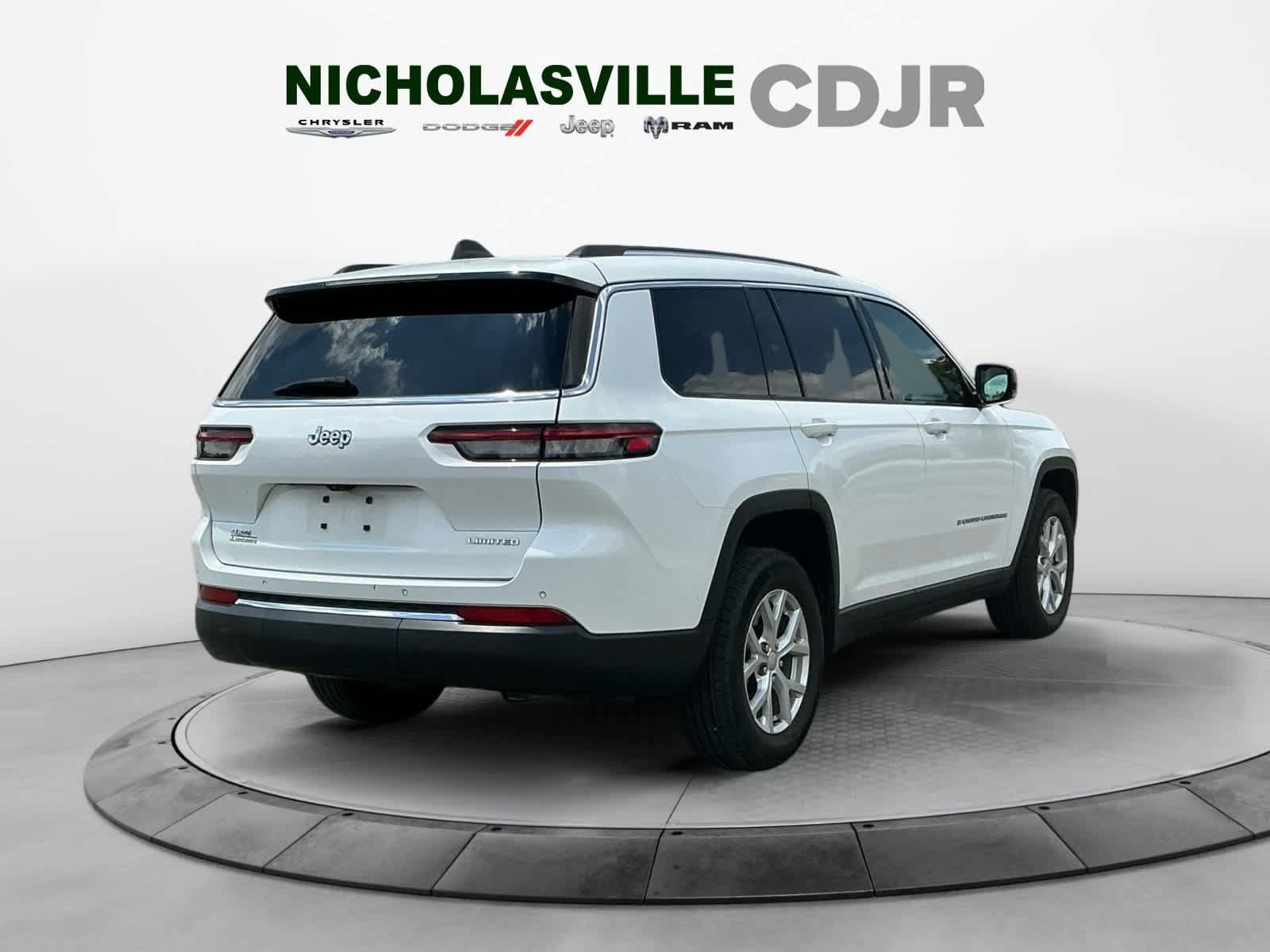 Used 2023 Jeep Grand Cherokee L Limited AWD/4WD image 5