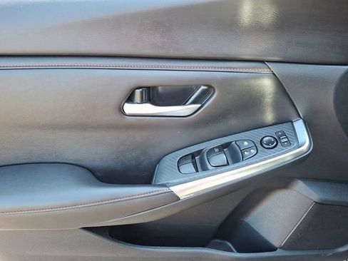 Used 2025 Nissan Sentra SR FWD image 13