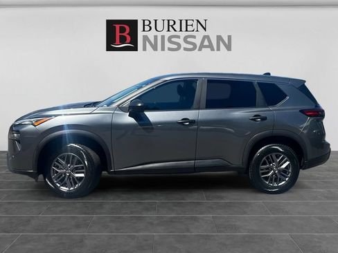 Used 2024 Nissan Rogue S AWD/4WD image 2