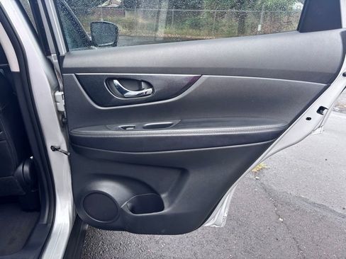 Used 2016 Nissan Rogue SL image 41