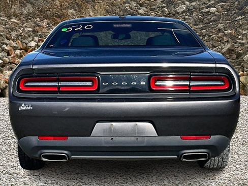 Used 2015 Dodge Challenger SXT image 4