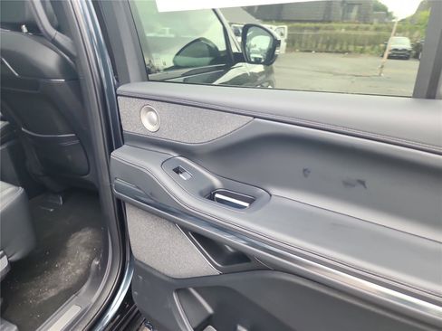 New 2026 Lincoln Navigator L Reserve w/ Jet Appearance Package image 22