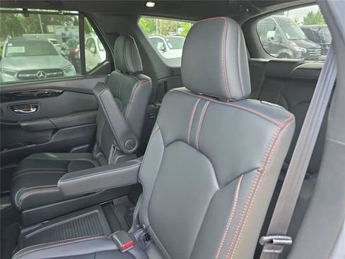 Used 2025 Honda Pilot TrailSport image 15