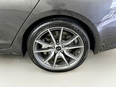 Used 2025 Genesis G70 2.5T image 11