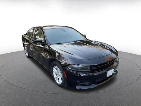 Used 2022 Dodge Charger SXT image 3