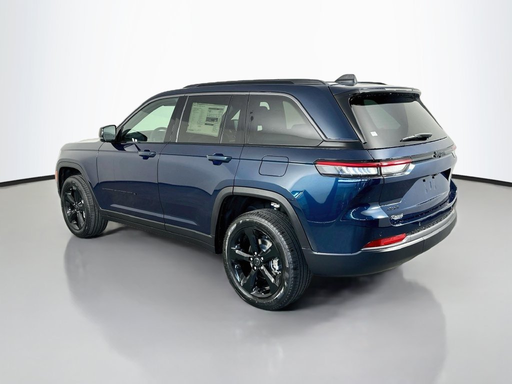 New 2027 Jeep Grand Cherokee Limited w/ Limited Altitude Package AWD/4WD image 5