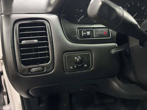 Used 1996 Nissan Maxima FWD image 21