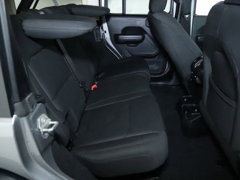 Used 2018 Jeep Wrangler Unlimited Sport S image 32
