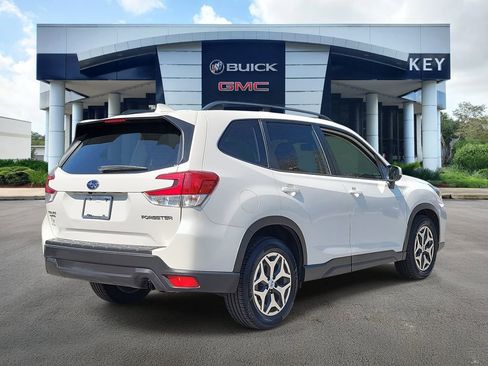 Used 2020 Subaru Forester Premium image 3