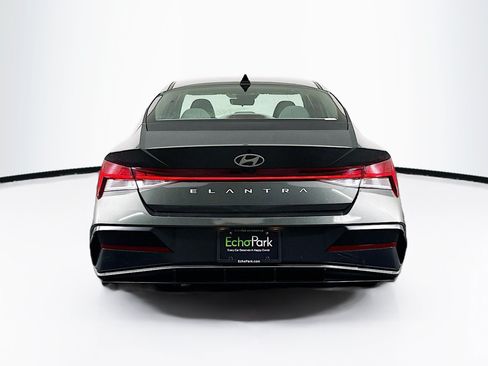 Used 2025 Hyundai Elantra SEL FWD image 7