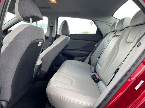 Used 2025 Hyundai Elantra Limited image 25