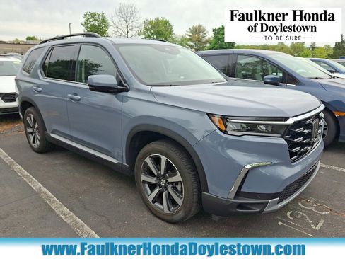 Used 2024 Honda Pilot Touring image 1