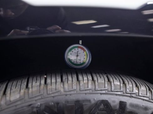 Used 2024 Land Rover Defender 110 X-Dynamic SE AWD/4WD image 19