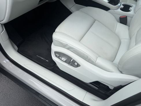 Certified 2024 Porsche Macan AWD/4WD image 13