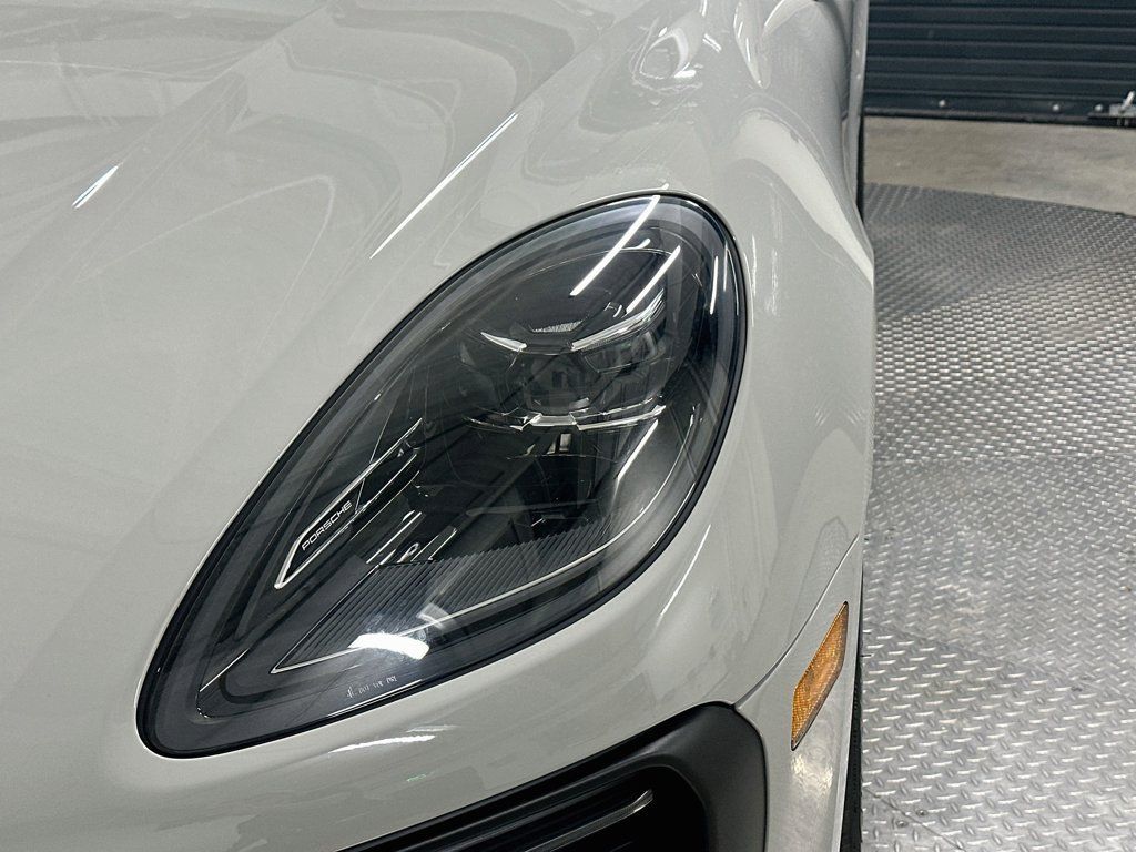 Used 2026 Porsche Macan AWD/4WD image 32