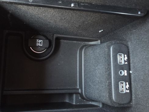 Used 2023 Chrysler 300 S image 31