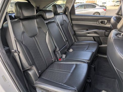 Used 2024 Kia Sorento S image 27